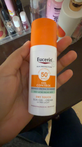 Eucerin Protector Solar Facial FPS 50+ Toque Seco Oil Control, Efecto Mate para Piel Grasa y Mixta, 50 ml photo review